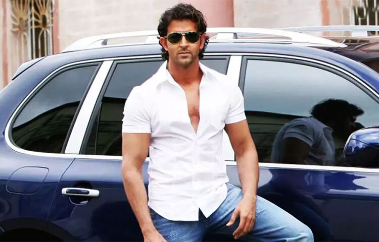 রোশন-পুত্র হৃতিকের কাছেও এই ধরনের একটি গাড়ি রয়েছে। তার সংগ্রহে মার্সিডিজ বেঞ্জ পাঁচ মডেলের যে গাড়িটি রয়েছে তা গোলাবাজি থেকেও গাড়ির ভিতরে থাকা যাত্রীদের সুরক্ষিত রাখে। ছবি: সংগৃহীত