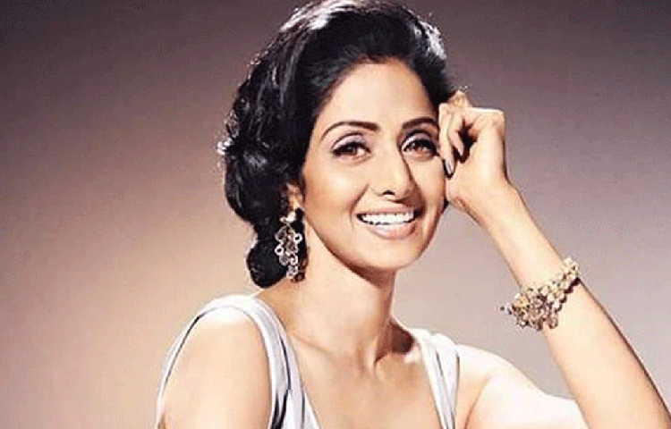 পারিশ্রমিকের জন্য ফিল্ম প্রত্যাখান করে সবচেয়ে বেশি আফশোস বোধহয় করেছিলেন শ্রীদেবী। দক্ষিণী পরিচালক রাজামৌলীর সুপার ডুপার হিট ফিল্ম ‘বাহুবলী’র অফার ফিরিয়ে দিয়েছিলেন তিনি।