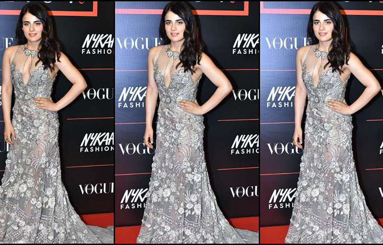 মিষ্টি হাসির রাধিকা মদন।