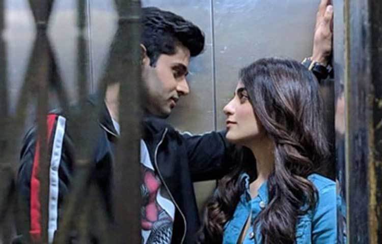 ছোটবেলায় আরও একটা কারণে পাড়া-প্রতিবেশীদের কাছে খুব পরিচিত ছিলেন রাধিকা। সারাক্ষণই ক্রিকেট খেলতে ব্যস্ত থাকতেন আর আচরণ ছিল টম-বয় প্রকৃতির।