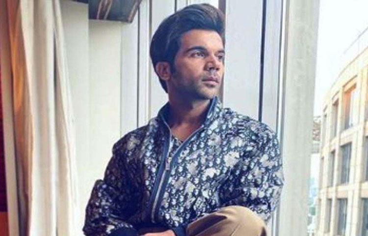 ভিকির প্রতিবেশী রাজকুমার রাও। ‘নিউটন’ ছবির নায়কও থাকেন এই নামী বহুতলে।