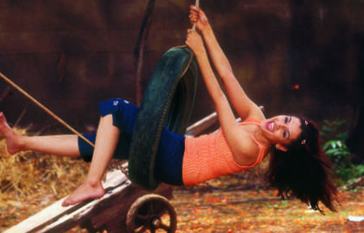 সে বছরই দক্ষিণী ইন্ডাস্ট্রিতেও হাতেখড়ি হয় আরতির। তিনি অভিনয় করেন তেলেগু ছবি ‘নুভু নাকু নাচভ’-এ। ‘পাগলপন’-এর পরে আরতি আর হিন্দি ছবিতে ফিরে আসতে পারেননি। অভিনয় করে গিয়েছেন তেলেগু ছবিতেই।