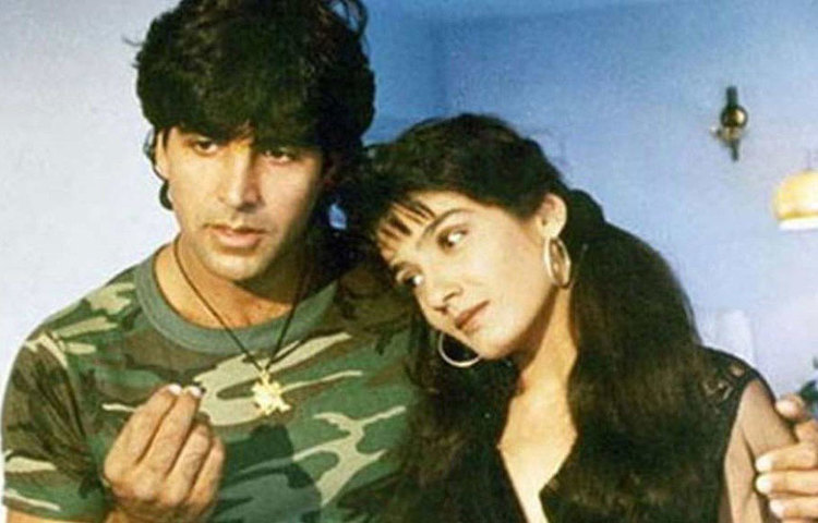 বলিউডের খিলাড়ির প্রেমে তখন রাবিনা পাগল। অন্য কোনো নায়িকার সঙ্গে প্রিয় মানুষের ঘনিষ্ঠতা হবে আর পাঁচ জনের মতো তিনিও সেটা মেনে নিতে পারেননি।