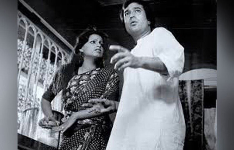 ‘চক্রব্যূহ’ বক্স অফিসে সফল হলেও এই ছবি সিম্পলের কেরিয়ারে নতুন কোনো গতি যোগ করতে পারেনি। এরপর বলিউডের প্রথম সারির অভিনেতদের সঙ্গে সিম্পল অভিনয় করেন ‘এহসাস’, ‘মন পসন্দ’, ‘লুটমার’, ‘দুলহা বিকতা হ্যায়’, ‘জীবনধারা’সহ বেশ কিছু ছবিতে। ১৯৮৫ সালে মুক্তি পাওয়া সমান্তরাল ছবি ‘রহগুজর’-এ শেখর সুমনের বিপীরতে নায়িকা ছিলেন সিম্পল।