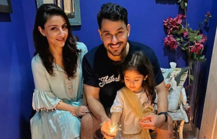 ২০১৫ সালে কুণাল খেমু এবং সোহা আলি খানের বিয়ে হয়। তাদের বয়সের পার্থক্য ৬ বছর।