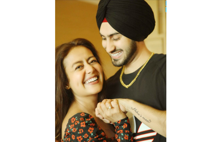 নেহা কক্কর তার স্বামী রোহণপ্রীত কৌরের উদ্দেশ্যে লিখেছেন আমার ভ্যালেন্টাইন সব থেকে বড় উপহার আমাকে দিয়েছেন, এতোটাই ভালোবাসা দিয়েছে বেবি, তিনি জিজ্ঞাসা করেছিলেন বেবি পেন হয়েছে কি? উত্তর এসেছিল না। ছবি: ইনস্টাগ্রাম