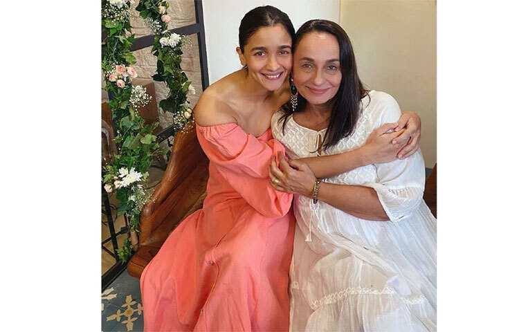 যেমন মা তেমনি মেয়ে। সোনি রাজদানের আদরের মেয়ে আলিয়া ভাট। ছবি: সংগৃহীত