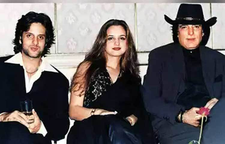 তবে এই ফিল্ম বক্স অফিসে খুব একটা প্রভাব ফেলতে পারেনি। এরপর রামগোপাল বর্মার সঙ্গে দেখা করেন ফিরোজ খান। ছেলের জন্য কিছু ভালো ফিল্মের কথাবার্তা হয় দু’জনের মধ্যে। ফারদিন খানকে ভাল স্ক্রিপ্টে অভিনয়ের সুযোগ দেয়ার প্রতিশ্রæতি দেন রামগোপাল বর্মা।