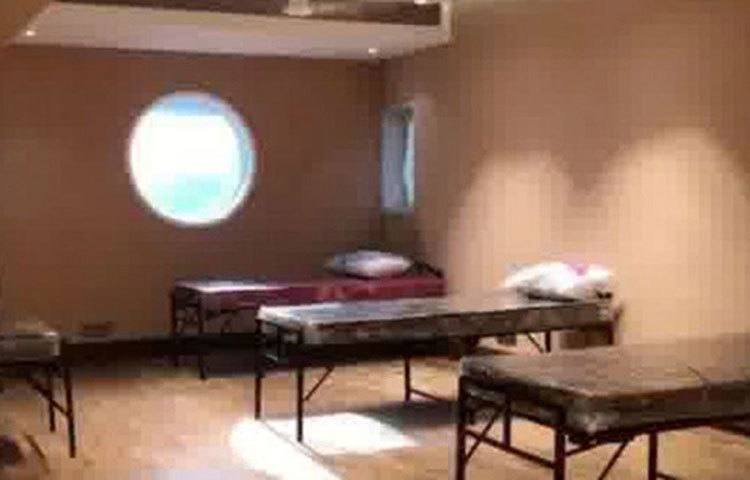 এখনো পর্যন্ত ২২টি বেডের ব্যবস্থা করা গিয়েছে। আস্তে আস্তে তা আরও বাড়ানো হতে পারে। গৌরী খান পোস্টের ক্যাপশনে লিখেছেন, ‘কোভিড ১৯-র বিরুদ্ধে আমরা সকলে একসঙ্গে লড়ব’।