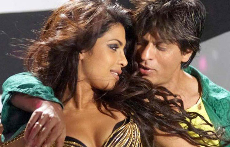 বিশেষ করে ‘ডন টু’-এর পরে প্রিয়াঙ্কার প্রতি শাহরুখের আচরণ নাকি একদম বদলে যায়। তিনি পরিচালক প্রযোজকদের অনুরোধ করতে থাকেন প্রিয়াঙ্কাকে ছবিতে নেয়ার জন্য।