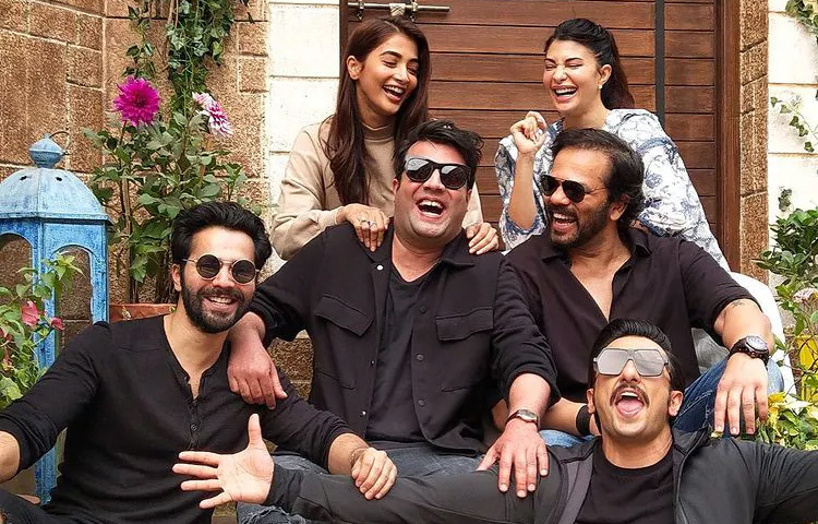 রণবীর সিং ও জ্যাকলিন ফার্নান্দেজ, পূজা হেগড়েকে দেখা যাবে রোহিত শেটির সার্কাস ছবিতে। রণবীরের ডাবল রোল। ছবি: সংগৃহীত