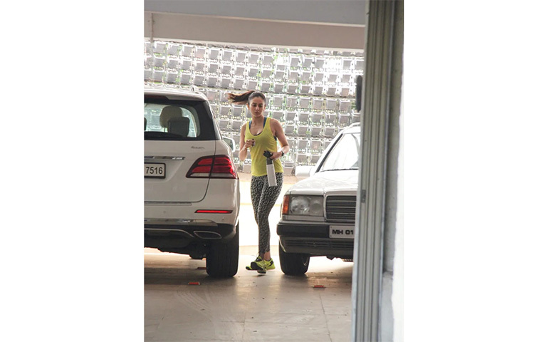 রাকুল প্রীত সিং বলিউডের এবং দক্ষিণী ছবিতে বেশ জনপ্রিয়। জিমের পোশাকে ফিট নায়িকা। ছবি: সংগৃহীত