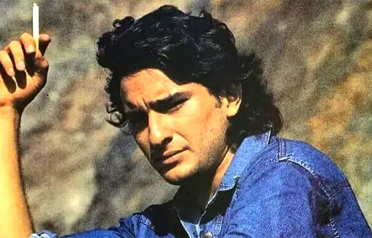 সাইফ আলি খানের প্রতি মুহূর্তের সঙ্গী ধূমপান। এক সাক্ষাৎকারে মা শর্মিলা ঠাকুর বলেছিলেন, ‘সাইফের সিগারেট খাওয়ার নেশা ওকে হাসপাতালে নিয়ে গিয়েছিল। শরীর খারাপ হলেও ও সিগারেট ছাড়তে পারেন না।’ ছবি: সংগৃহীত