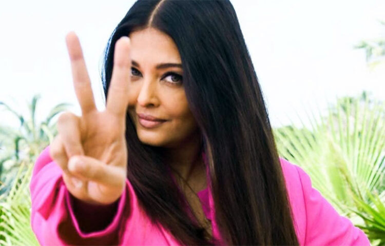 সংবাদ সংস্থা সূত্রে খবর, মহারাষ্ট্রের একটি বায়ুশক্তি প্রকল্পের জন্য কয়েকবছর আগে তিনি বিপুল অর্থ বিনিয়োগ করেছিলেন। এসব সংস্থা থেকে ঐশ্বরিয়া নির্দিষ্ট পরিমাণ অর্থও পান। ছবি: সংগৃহীত