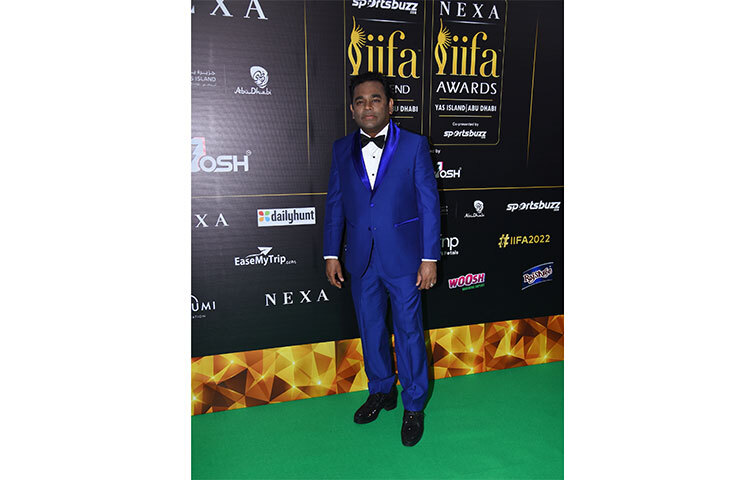 প্রখ্যাত সংগীতশিল্পী এ আর রহমান এসেছিলেন অফিসিয়াল সাজে। ছবি: সংগৃহীত