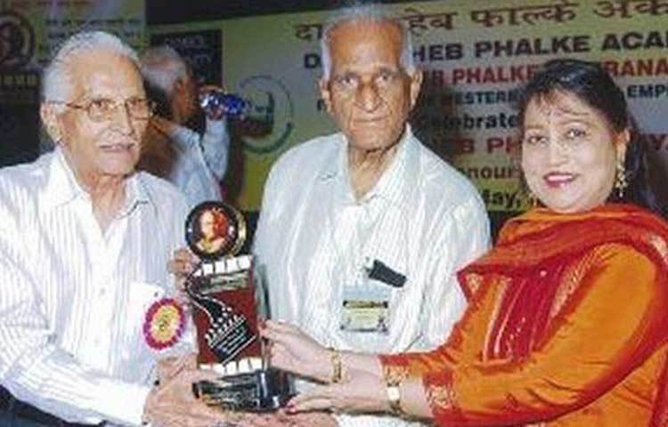 অর্জন লুল্লা: নামটা কি ঠিক পরিচিত মনে হচ্ছে না? এরস ইন্টারন্যাশনালের প্রতিষ্ঠাতা তিনি। ভারত ছাড়াও আরও ৫১টি দেশে তার প্রযোজনা সংস্থার নেটওয়ার্ক ছড়িয়ে রয়েছে। শোনা যায়, তার মোট সম্পত্তির পরিমাণ প্রায় তিন হাজার ১৯৭ কোটি টাকা।