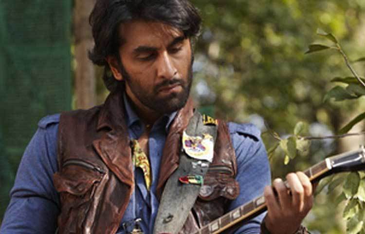 রকস্টার: এক গায়কের গল্প। প্রেম-বিচ্ছেদের দশা কাটিয়ে যখন নিজেকে জনপ্রিয় গায়কের পরিচয় দিয়েছেন, ঠিক সে সময়ই পুরনো প্রেম আবার সামনে এসে যায়। কী হয় তারপর? কোনদিকে মোড় ঘুরবে কাহিনির? এই নিয়েই এগিয়ে চলে ফিল্মের গল্প।