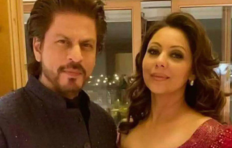 শুধু এটাই নয়, ৫৪ বছরের এই অভিনেতা এর আগে ২৫ হাজার পিপিই কিট সরবরাহ করেছিলেন স্বাস্থ্যকর্মীদের। টুইট করে যার প্রশংসা করেছিলেন মহারাষ্ট্রের স্বাস্থ্যমন্ত্রী।