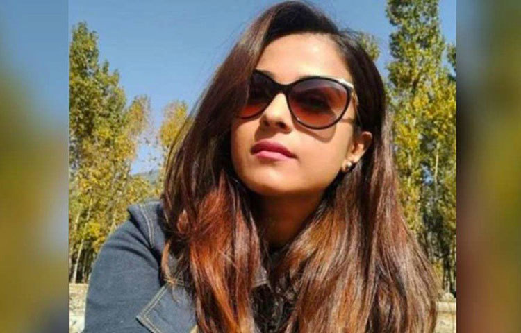 গত ৮ এবং ৯ জুনের সন্ধিক্ষণে রহস্যমৃত্যু হয় দিশার। পুলিশ সূত্রে জানা যায়, মুম্বাইয়ের মালাডের একটি বহুতল থেকে পড়ে গিয়ে মৃত্যু হয় তার।