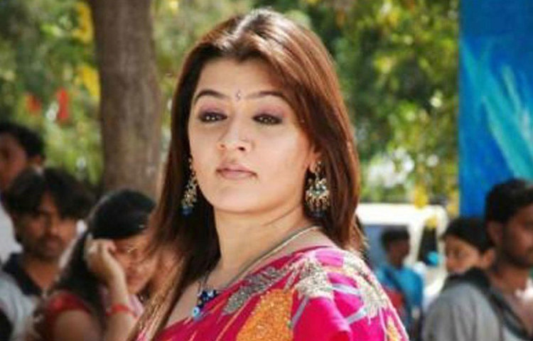 ভেঙ্কটেশ, চিরঞ্জিবী, নাগার্জুন, রবি তেজা, মহেশ বাবু এবং এনটিআর জুনিয়রসহ দক্ষিণের নামী তারকাদের নায়িকা আরতি পরবর্তী সময়ে চরম অবসাদের শিকার হন।