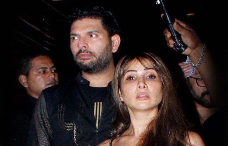 এরপরেই ২০০৪ সালে তার জীবনে আসেন যুবরাজ সিং। ভারতের তারকা ক্রিকেটারের সঙ্গে বহু বার দেখা গিয়েছে তাকে। যখন তাদের নিয়ে গুঞ্জন চরমে ওঠে, তখনই ব্রেক আপ হয়ে যায় তাদের। শোনা যায়, যুবরাজ নাকি কিমকে বিয়ে করতে অস্বীকার করেন। পরে ২০১৯ সালে একটি পার্টিতে সস্ত্রীক যুবরাজের সঙ্গে ছবি তুলতেও দেখা গিয়েছিল কিমকে।