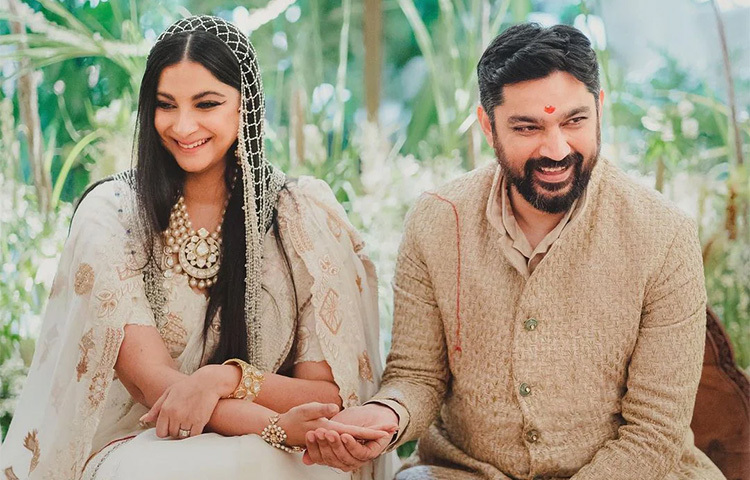 রিয়া কাপুর ১৪ অগাস্ট দীর্ঘদিনের প্রেমিক চলচ্চিত্র নির্মাতা করণ বোলানির সঙ্গে গাঁটছড়া বেঁধেছেন। ছবি: ইনস্টাগ্রাম