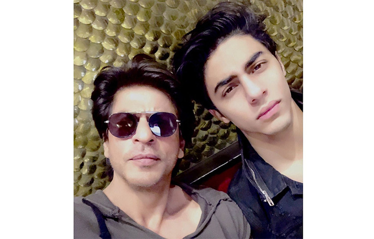 শাহরুখ খানের বড় ছেলে আরিয়ান খান সম্প্রতি বেশ আলোচনায় রয়েছেন। মুম্বাইতে ড্রাগ মামলায় জেলে ছিলেন তিনি। এখন জামিনে মুক্ত। ছবি: সংগৃহীত