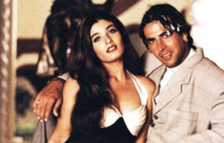 রবিনার সঙ্গে বিয়ের আগেই অক্ষয়ের সঙ্গে নাম জড়ায় শিল্পা শেটি, রেখাসহ একাধিক নায়িকার। রবিনা ট্যান্ডন তা একেবারেই মেনে নিতে পারেননি। বর্তমানে অক্ষয় কুমার টুইঙ্কেল খান্নার সঙ্গে চুটিয়ে সংসার করছেন। অন্যদিকে অনিল ঠন্ডানির সঙ্গে সংসারে ব্যস্ত রবিনাও। ছবি: সংগৃহীত