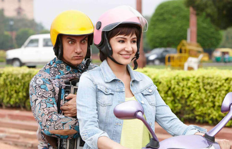 পিকে: অনুশকা শর্মা ও আমির খান অভিনীত এই সিনেমাটি বক্স অফিসে সপ্তম স্থানে রয়েছে। পার্শ্ব চরিত্রে রয়েছে প্রয়াত সুশান্ত সিংহ রাজপুত। বিশ্বের বক্স অফিস থেকে ৭৪৩ কোটি রুপি উপার্জন করেছে। ছবি: সংগৃহীত