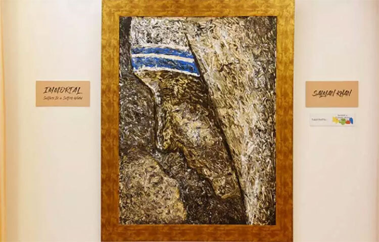 মাদার তেরেসা এবং তার সমাজকল্যাণমূলক চিন্তাধারা ফুটে ওঠে সালমানের ক্যানভাসে। লাখ থেকে কোটি রুপিতে তার আঁকা ছবি নিলামে বিক্রি করা হয় যা ‘বিইং হিউম্যান’ সমাজসেবী সংস্থার অর্থ তহবিলে দান করে দেন তিনি। ছবি: সংগৃহীত