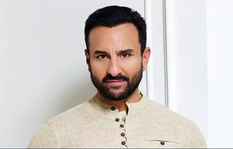 নব্বইয়ের দশকে অনেক হিট ছবিতে অভিনয় করেছেন সাইফ আলি খান। হাস্যরস ও নাটকীয়তায় পরিপূর্ণ কোনো চরিত্রই হোক বা কোনো ঐতিহাসিক চরিত্র সব চরিত্রকেই বড় পর্দায় নিখুঁতভাবে ফুটিয়ে তুলেছেন তিনি। এই রাজপুত অভিনেতার উচ্চতাও পাঁচ ফুট পাঁচ ইঞ্চি। ছবি: সংগৃহীত