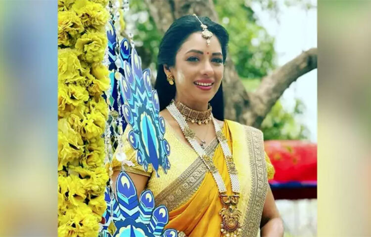 তাদের সংসারে আর্থিক অনটন শুরু হওয়ায় সংসারের অভাব পূরণের জন্য বিভিন্ন কাজ করতে শুরু করেন রূপালি। কখনও তিনি হোটেলের কর্মী হিসেবে কাজ করেছেন, কখনও ক্যাটারিংয়ের কাজের সঙ্গে যুক্ত থেকেছেন অভিনেত্রী। ছবি: সংগৃহীত