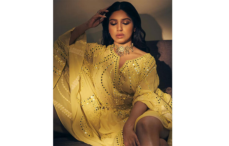 ভূমি পেডনেকরের কাফতান ড্রেস, সঙ্গে স্মোকি চোখের মেকআপ। ছবি: সংগৃহীত