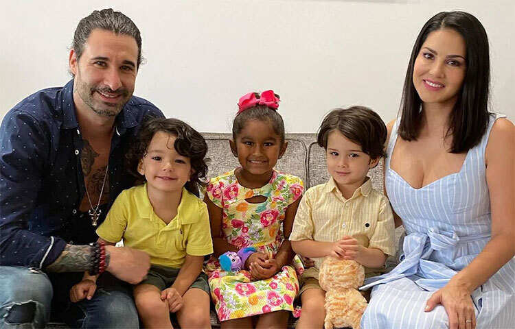 প্রথম সন্তান নিশাকে দত্তক নেওয়ার পর সানি লিওন এবং তার স্বামী ড্যানিয়েল ওয়েবার সারোগেসির সাহায্যে যমজ পুত্রসন্তানের জন্ম দেন। নাম রেখেছেন অ্যাশর এবং নোয়া। ছবি: সংগৃহীত