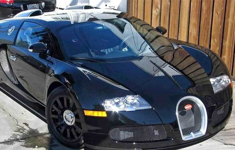 শাহরুখ খান: বলিউড বাদশাহর বুগাত্তি ভেরন গাড়িটি ১২ কোটি টাকায় কেনা হয়েছে।