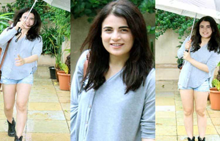 দর্শকদের ভালবাসাই রাধিকাকে অভিনয়ের প্রতি কৌতূহলী করে তোলে। এরপর তিনি ‘ঝলক দিখলা জা’র সিজন ৮-এ প্রতিযোগী হিসাবে যোগ দেন।