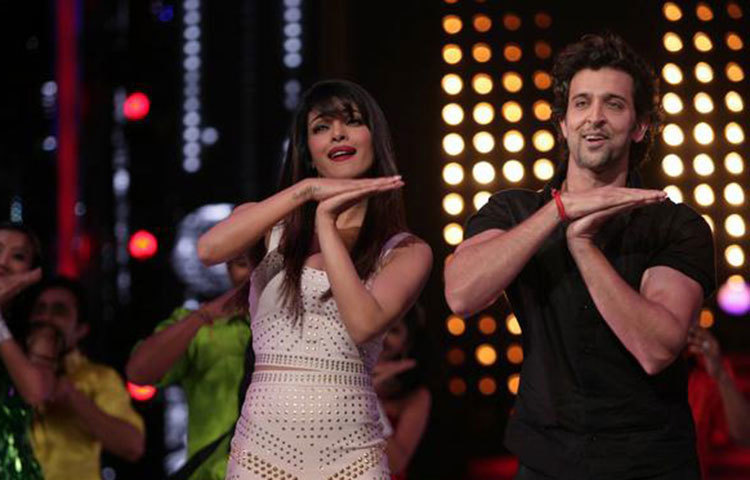 ঋত্বিক রোশন: রাকেশ রওশনের ছেলে হিসেবে ছোটবেলা থেকেই বলিউডের সাথে ঋত্বিকের সম্পর্ক। সেই সুবাদে তার প্রথম অভিনয় শিশু শিল্পী হিসেবে এবং সেজন্য ১০০ রুপি পারিশ্রমিক পেয়েছিলেন তিনি।