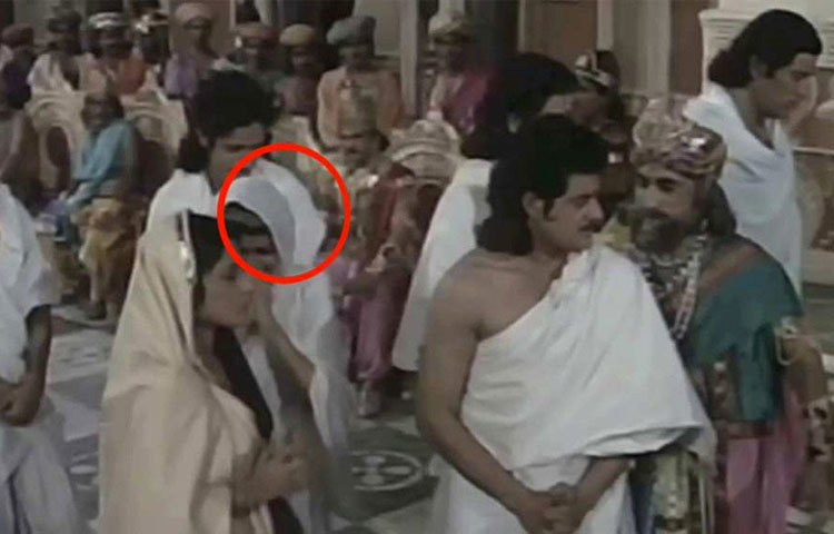 বি আর চোপড়ার ‘মহাভারত’-এ চিত্রাঙ্গদার ভূমিকায় অভিনয় করেছিলেন।