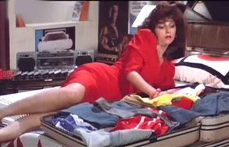 সুপারহিট এই ছবির পরে কিছু বিজ্ঞাপনে দেখা গিয়েছিল পরভিনকে। পার্শ্বচরিত্রে অভিনয় করেছিলেন ‘দিল কে ঝরোকে মেঁ’ ছবিতে। কিন্তু বিকাশ ভাল্লা এবং মনীষা কৈরালা অভিনীত এই ছবি বক্স অফিসে সফল হয়নি।