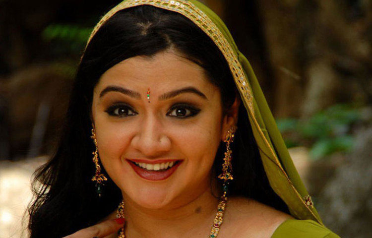 সংবাদমাধ্যমে প্রকাশ, ২০০৫ সালে তিনি একবার আত্মহত্যার চেষ্টা করেছিলেন। মাথায় গুরুতর আঘাত নিয়ে তিনি ভর্তি হন হাসপাতালে। সে বার দীর্ঘ চিকিৎসার পরে সুস্থ হয়ে ঘরে ফেরেন তিনি। যদিও আরতির দাবি ছিল, তিনি দুর্ঘটনায় আহত হন।