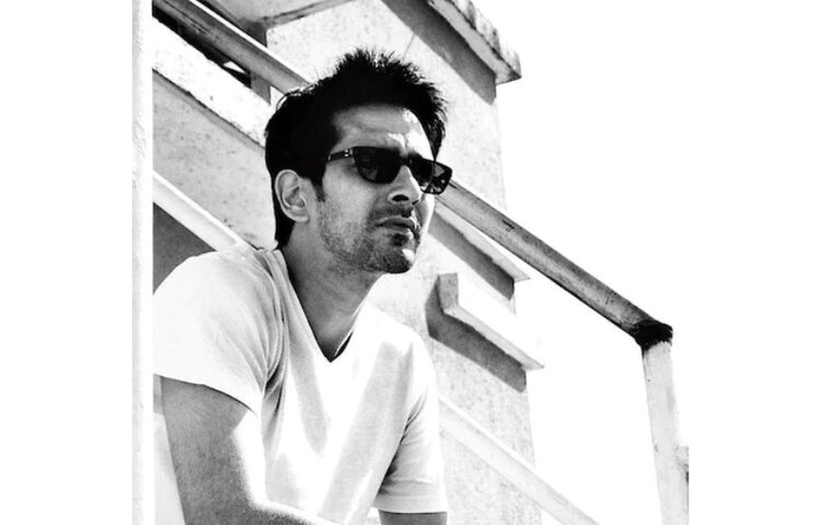 গত ৫ অগাস্ট ‘হাসি তো ফাঁসি’ অভিনেতা সমীর শর্মার ঝুলন্ত দেহ উদ্ধার হয় মুম্বাইয়ে তার বাসভবন থেকে।