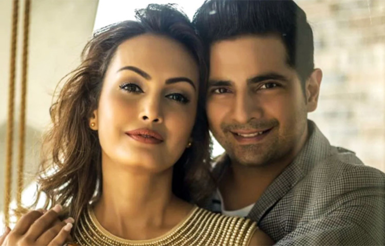 গত জুন মাসে স্বামী করণ মেহরার বিরুদ্ধে পারিবারিক হিংসা ও প্রতারণার অভিযোগ তোলেন তার স্ত্রী নিশা রাওয়াল। দুপক্ষের দুরকম অভিযোগ শোনা যায় সে সময়ে। টাকা নিয়ে বিবাদ, নায়কের বিবাহ-বহির্ভূত সম্পর্ক, স্ত্রীকে মারধর, ইত্যাদি বিভিন্ন কারণ শোনা যায়। এই ঘটনার পরে নিশা তাদের ছেলেকে নিয়ে আলাদা থাকতে শুরু করেন। ছবি: সংগৃহীত