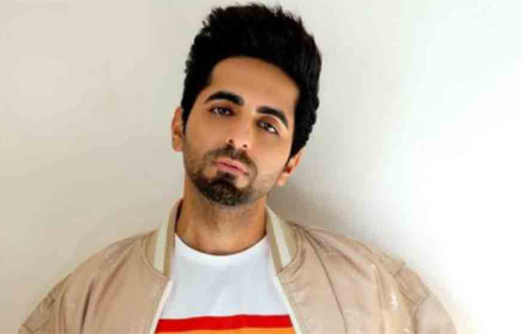 চণ্ডীগড়ের থিয়েটারের মঞ্চ থেকে বলিউডের অনিশ্চিত জীবন। তবে বেপাড়ায় গিয়েও নিজের জমি নিশ্চিত করেছেন আয়ুষ্মান খুরানা। নিত্যদিনের খেটে খাওয়া মধ্যবিত্ত থেকে কঠিন মুখের পোড়খাওয়া পুলিশ- সবকিছুতেই সমান সাবলীল। নায়কোচিত হাবভাব নয়, বরং ‘আম আদমি’কে নিজের অভিনয়ে তুলে এনেছেন আয়ুষ্মান। ফলও মিলেছে হাতেনাতে। ছবি: সংগৃহীত