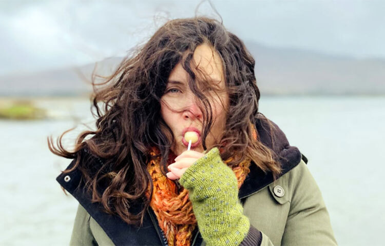 কিন্তু রেচেল এখন কোথায়? তিনি কী করছেন? কেমন আছেন? একটি সংবাদ সংস্থা জানিয়েছে, রেচেল এখন অভিনয় ছেড়ে প্রযোজনায় মন দিয়েছেন। ছবি: সংগৃহীত