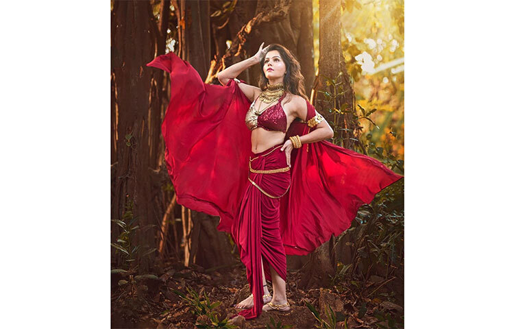নজরকাড়া ফটোশুট একেই বলে। রুবিনার রূপে মুগ্ধ অনেকেই। ছবি: সংগৃহীত