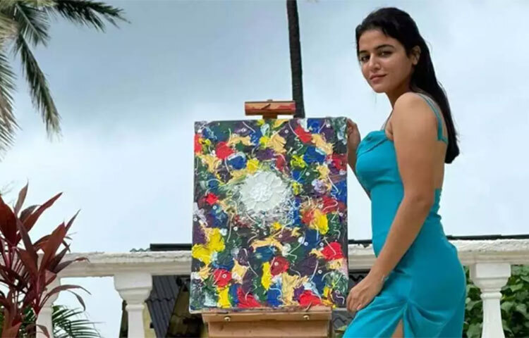 অনেক পাঞ্জাবি, মালয়লম, তামিল, তেলুগু ও হিন্দি ছবিতে অভিনয় করা বামিকা গব্বী ‘গ্রহণ’ ওয়েব সিরিজে মুখ্য চরিত্রে অভিনয় করার পর জনপ্রিয়তার শিখরে পৌঁছন। তখনই তার ‘হিডেন ট্যালেন্ট’-এর কথা প্রকাশ্যে আসে। ছবি: সংগৃহীত