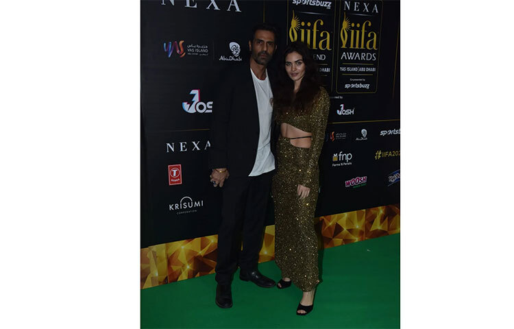 সবুজ কার্পেটে অর্জুন গ্যাবরিলা। ছবি: সংগৃহীত