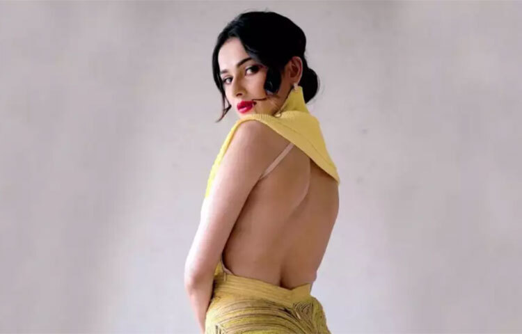 কিন্তু ছবিটি আপলোড করার সঙ্গে সঙ্গেই কেউ অনেরীর শারীরিক গঠন নিয়ে খারাপ মন্তব্য করেন। ছবি: সংগৃহীত