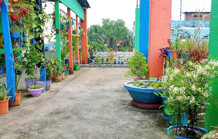 এ পাঠাগারটি শরীয়তপুরের ভেদরগঞ্জ পৌরসভার এক প্রবাসী যুবক মানিক হোসেনের হাত ধরে প্রতিষ্ঠা লাভ করেছে। ছবি: মো. ছগির হোসেন