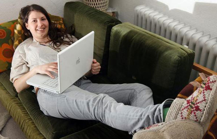 মস্তিষ্কের জন্য ঠান্ডা ঘরই ভালো: গরমের চেয়ে ঠান্ডায় স্মৃতিশক্তি এবং মনোযোগ তিনগুণ বেশি থাকে। এ কথা জানান নিউ সাউথ ওয়েল্স বিশ্ববিদ্যালয়ের অস্ট্রেলিয়ান মনোবিজ্ঞানী প্রফেসর ইয়োসেফ ফোরগাস। এছাড়া ঠান্ডা ঘর মাথাকেও ঠান্ডা রাখে, তাই ঘরের তাপমাত্রা কখনো ২১ ডিগ্রি সেলসিয়াসের বেশি রাখা ঠিক নয়, জানান তিনি।